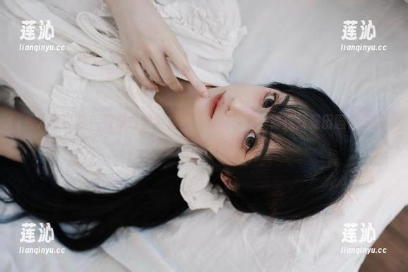 秀人网 - 看！曼柔白裙全套写真如此优雅，简直就是田园仙子降临！