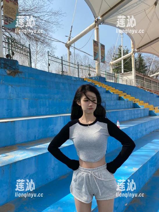 秀人网 - 杜viki秘书系列图包：探索每一幅作品背后的故事