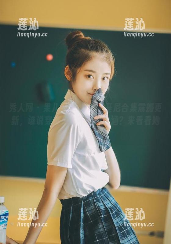 秀人网 - 果儿victoria比基尼合集震撼更新，谁说穿得少就不能有内涵？来看看她的时尚哲学！