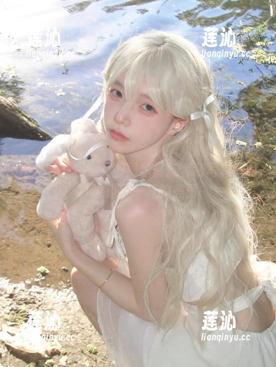 秀人网 - 探索梦然同学最新套装写真图片，邂逅不一样的美丽