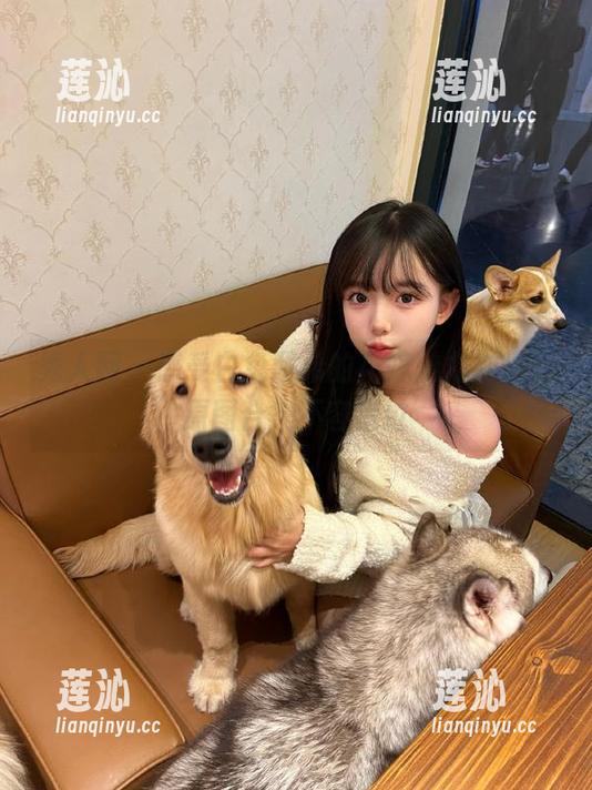 秀人网 - 感受白兔西希的花嫁魅力，精彩原图合集不容错过