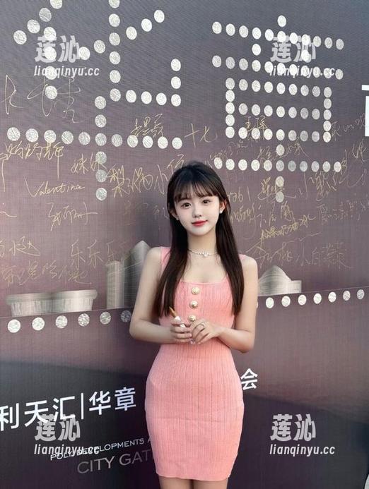秀人网 - 捕捉盼盼玉奴女王的优雅瞬间，超值资源展示她的写真作品