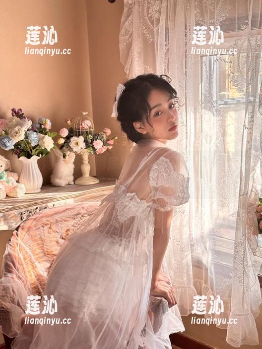 秀人网 - 高清图库中的米妮大萌萌瑜伽：美丽与力量的完美结合
