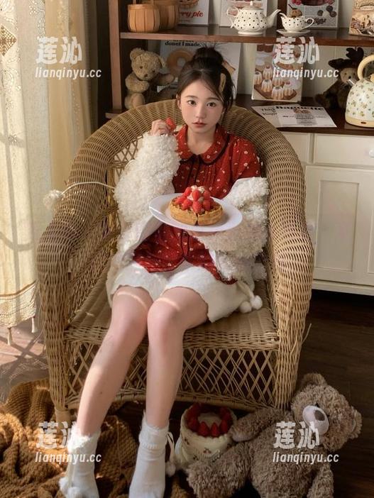 秀人网 - 在苏韵锦的白色私拍合集里，发现纯净与艺术的完美结合