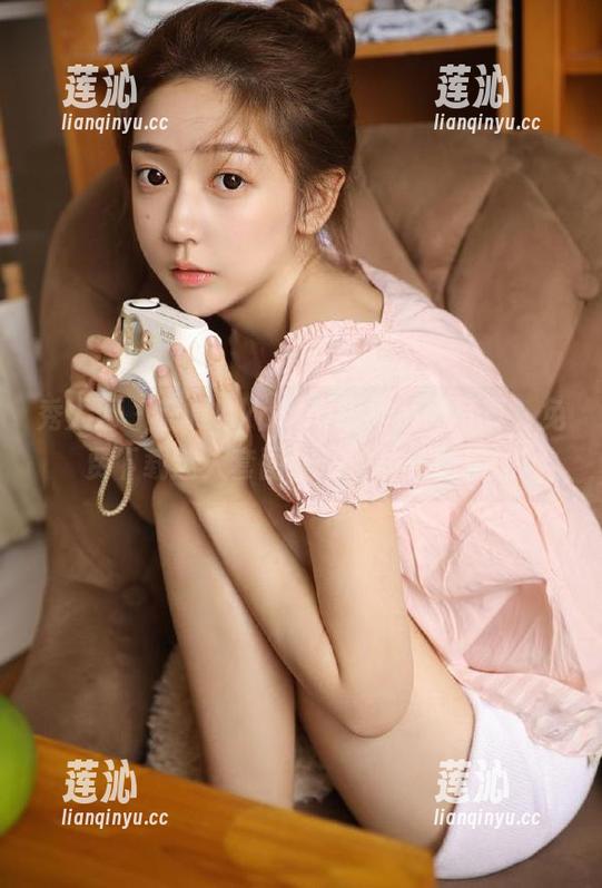 秀人网 - 蓝夏Akasha短裙系列写真，免费下载迷人套图让你留住美丽瞬间