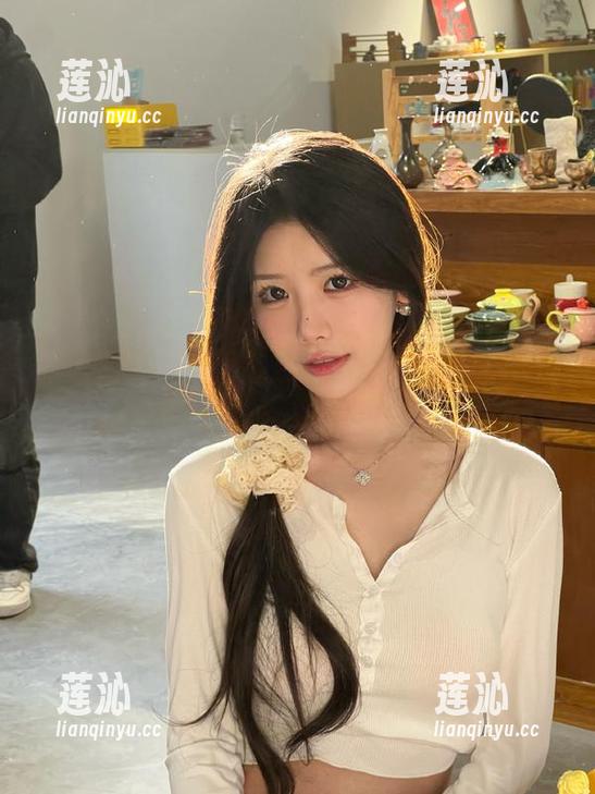 秀人网 - 一键下载豆瓣酱《白色》，尽享美丽瞬间，完全免费！