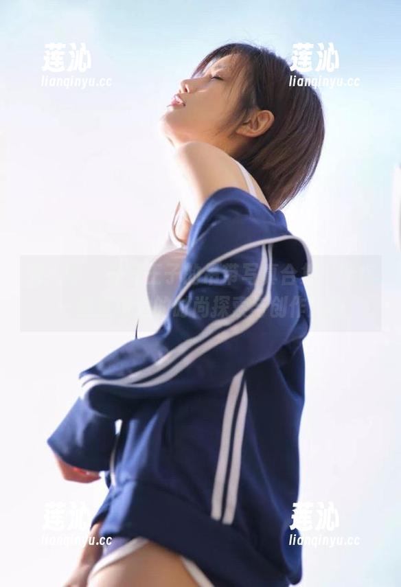 秀人网 - 轩轩王子的吊带写真合集，带你一起观看她的时尚探索与创作旅程