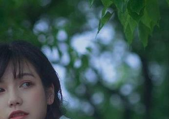 秀人网 - 金小依独特睡衣写真合集，网盘中的浪漫与性感完美呈现