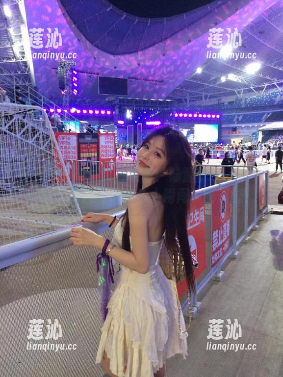 秀人网 - 高清大片来袭：陆萱萱cecillia长腿写真照片记录动人瞬间，别错过！