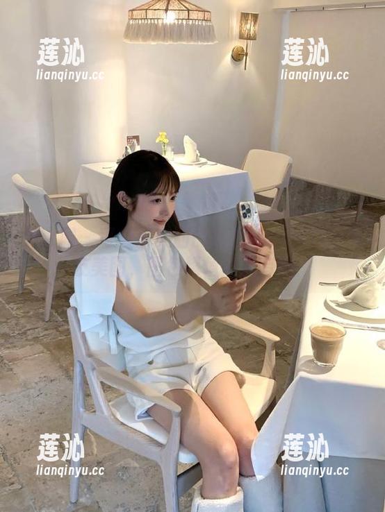 秀人网 - 可爱又爽甜的陆萱萱cecillia女友美图，图包超值得拥有哦！