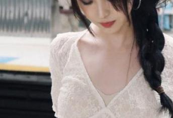 秀人网 - 在线领略陈伊人独特的白色写真艺术，尽享原图下载体验！