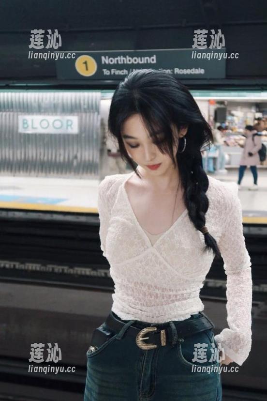 秀人网 - 在线领略陈伊人独特的白色写真艺术，尽享原图下载体验！