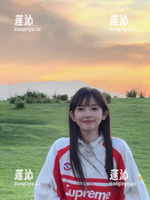 秀人网 - 在陈梵妮Fanny的私房写真图集中，学妹的radiantbeauty挥洒自如，尽显娇媚！