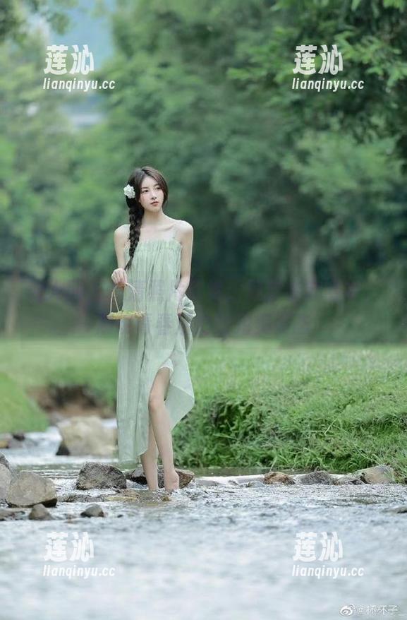秀人网 - 高清照片欣赏：顾奈奈穿毛衣，展现青春活力的完美姿态