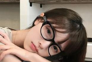 秀人网 - 鱼子酱fish的厨娘写真图册：讽刺厨房的优雅与幽默！