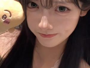 秀人网 - 打开黄乐然浴缸的写真之门，观看她如何展现自我与艺术的交融