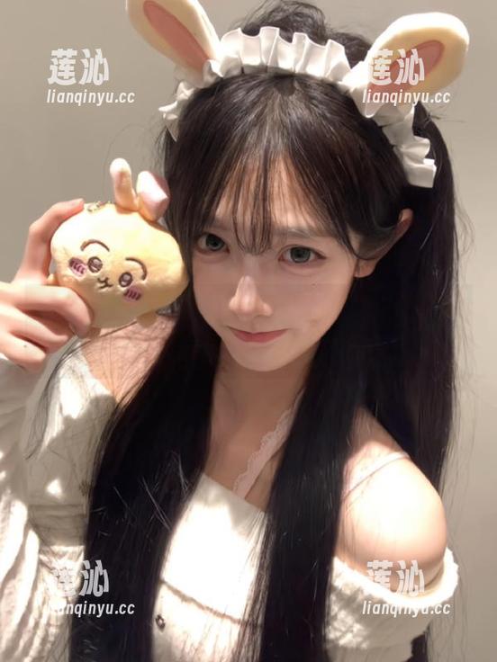秀人网 - 打开黄乐然浴缸的写真之门，观看她如何展现自我与艺术的交融