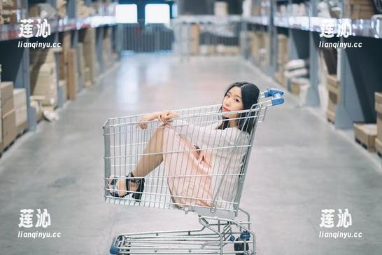 穆零Mu0的职业装美图合集，展现独特职场风格与自信气质！