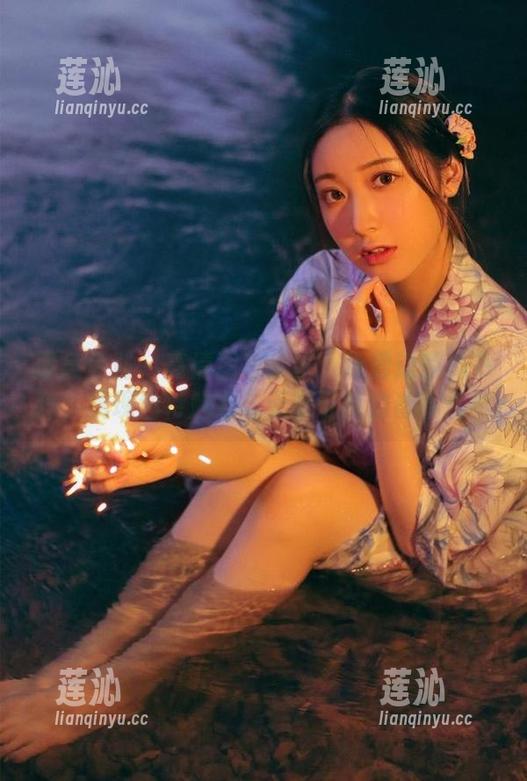 紧急企划 - 高清图包分享：泳池边的林书辞，展现独特魅力与无限可能的青春气息