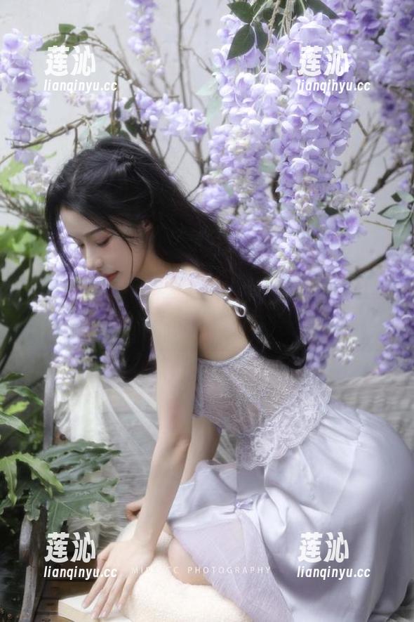 紧急企划 - 收录“见希w”体操服的绝美套图，下载她别样的优雅与力量！