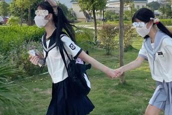 紧急企划 - 龙崎聆音的黑色作品，揭示情感与艺术的无声对话