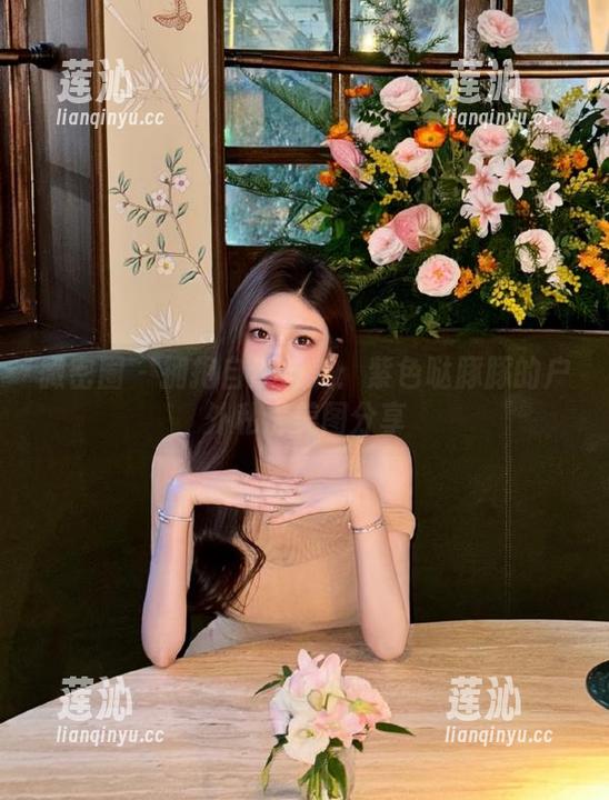 微密圈 - 拥抱自然与美：紫色哒豚豚的户外私房美图分享