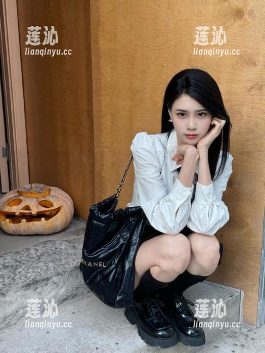 纳丝摄影 - 让美佳的吊带写真带你领略别样风情，福利图片任你欣赏！