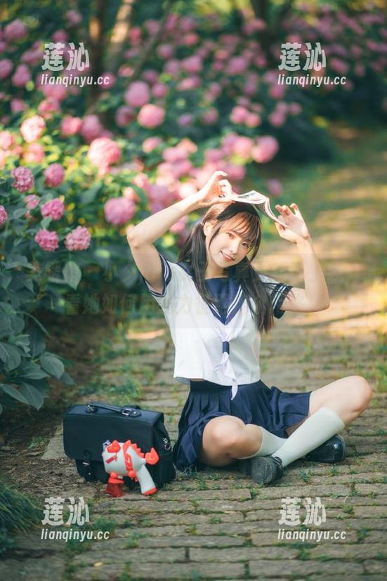 美媛馆 - 小夕juju女王写真更新已上线，看她如何用魅力征服整个网络！
