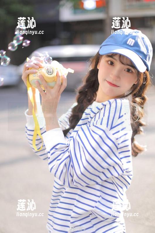 美媛馆 - 走近杨晓青儿姐姐：全新写真集原图展现她的摄影艺术之旅。
