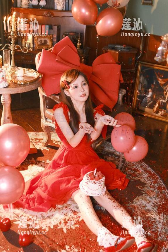 美媛馆 - 萌翻全场的王馨瑶yanni圣诞写真，快来下载免费的套图为节日添彩！