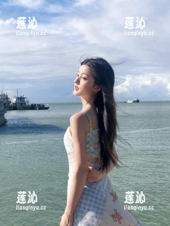 美媛馆 - 许诺sabrina比基尼作品合集：泳池边的诱惑与浪漫氛围
