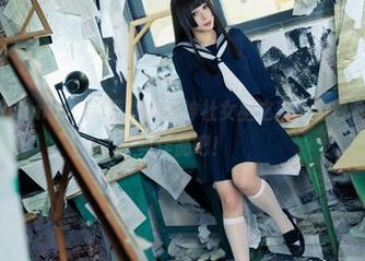 胡桃猫Kurumineko带你领略神社女巫之美，免费下载她的写真作品吧！