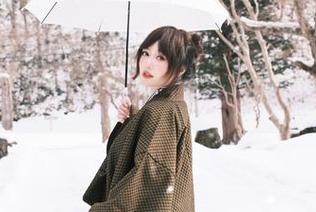 探索脱尾巴Mizuki的摄影艺术：无圣光美图，展现她的套装魅力