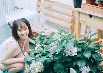 花漾show - 绝美校服写真全集，李晨晨带你重温校园时光，立即下载享受青春气息！