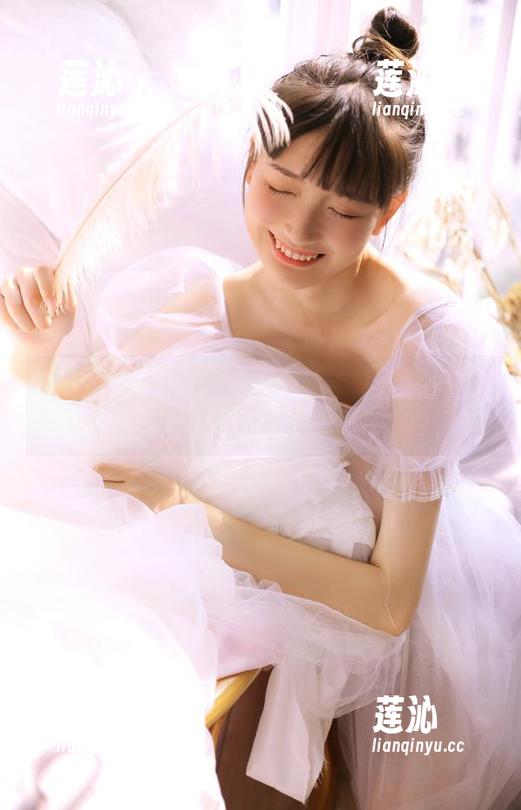 花漾show - 探秘玥儿玥er的水手服写真图包，带你领略青春的无尽魅力