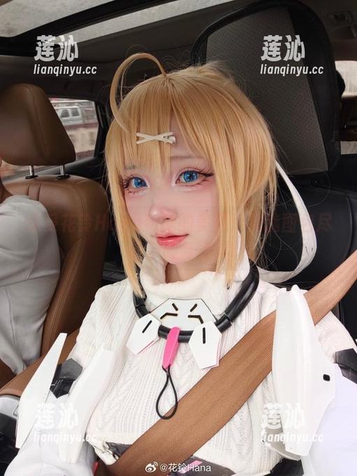 感受花铃Hana妹妹的美丽：精选图包尽显时尚与纯真