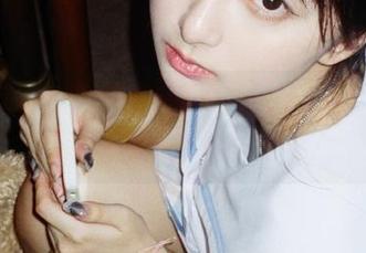 微密圈 - 探索福利世界，葛征白丝女仆套装写真带来的视觉盛宴！