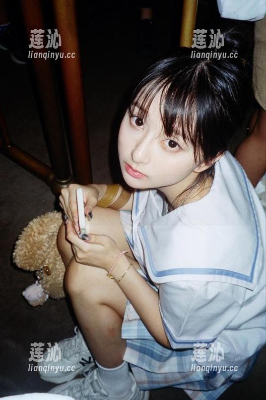 微密圈 - 探索福利世界，葛征白丝女仆套装写真带来的视觉盛宴！