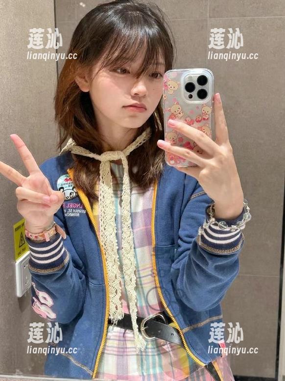 蜜桃社 - 免费畅享缇娜美Tinami美脚的时尚气息，独家图包让你心动不已！