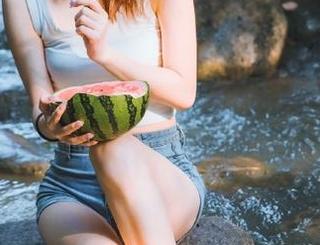 蜜桃社 - 细腻与大胆兼具，陆萱萱Cecilia私房套装图集带你探索不一样的她