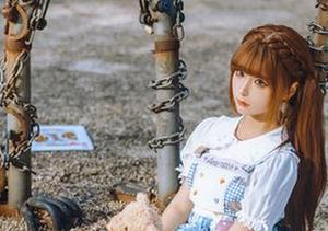 蠢沫沫写真集中的美脚艺术：精选作品带你感受真善美