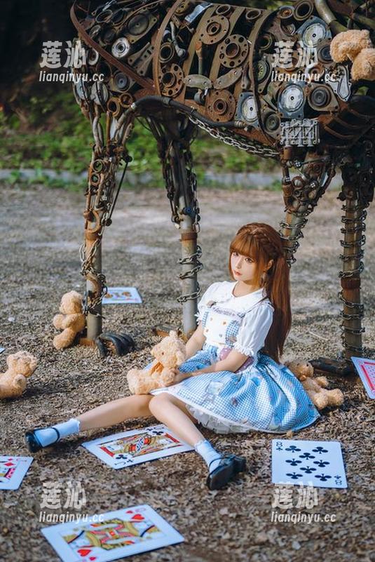 蠢沫沫写真集中的美脚艺术：精选作品带你感受真善美