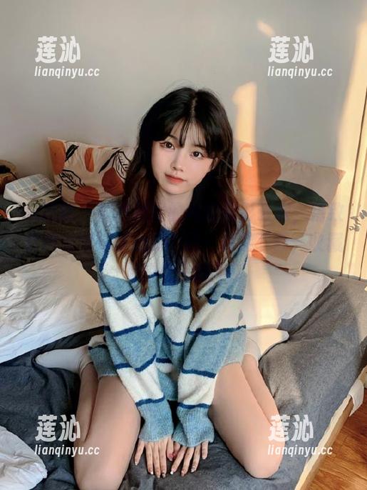 袜啵啵 - 熊熊展现的内衣摄影艺术，精致套图定会令你心动不已，赶紧下载，收藏她的每一瞬间！