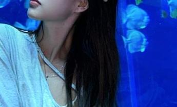 袜啵啵 - 作品更新：苏苏白棉袜写真，记录下温柔与甜美的瞬间