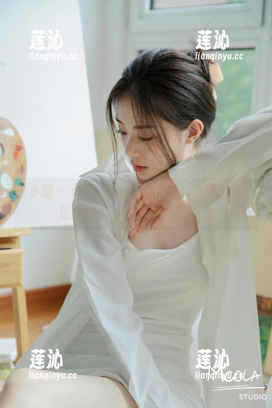 袜小喵-ViVi 袜小喵 - 无圣光摄影下的ViVi礼服合集,见证时尚与艺术的奇妙结合