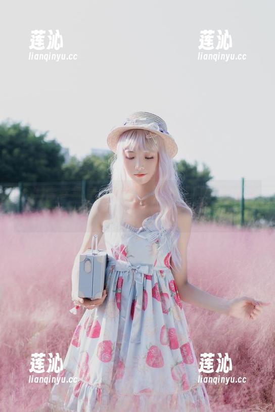 充满青春气息的校服写真，西瓜少女分享她的作品魅力