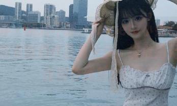 语画界 - 精彩不断，Angela小热巴魅惑黑丝内衣旅拍作品集分享，绽放她无与伦比的性感魅力！