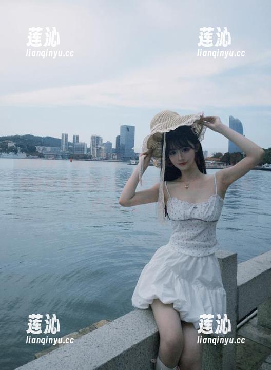 语画界 - 精彩不断，Angela小热巴魅惑黑丝内衣旅拍作品集分享，绽放她无与伦比的性感魅力！