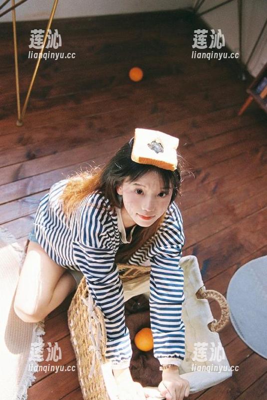 语画界 - 走进徐莉芝Booty的白裙世界：精美写真合集与壁纸，展现独特女性魅力
