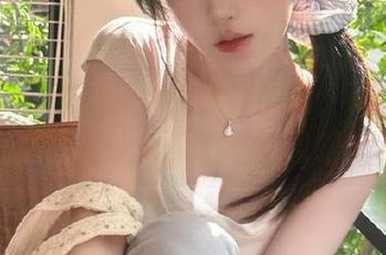 语画界 - 波巧酱穿红裙的美图，颜值和造型真是让人看了不想闭眼！